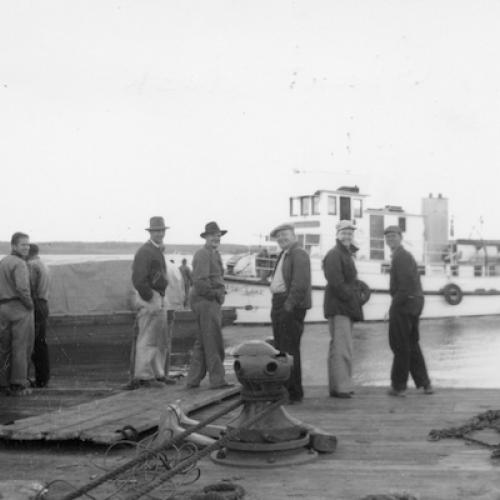 The barge arrives at the mine dock (Gordon Allen Collection)