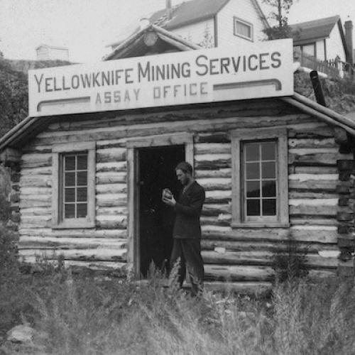 Yellowknife Mining Services assay office, 1948. (Snare Hydro Collection)