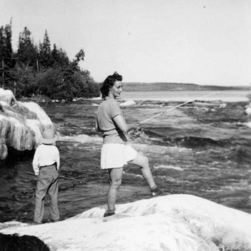 Fishing at the Yellowknife River rapids 1940s (Bill Stalker Collection)